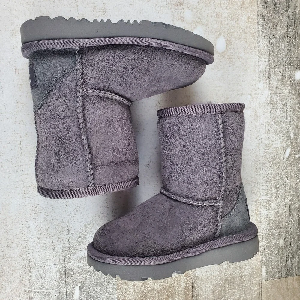 Ugg Classic II Kids Boots Sz 7 Comfort Gray Sheepskin Lined Round Toe Pull On